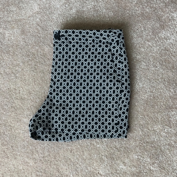 Banana Republic Hampton Fit Shorts - Picture 3 of 7